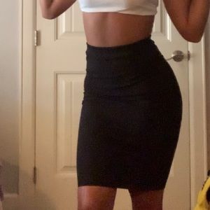 Black bodycon pencil skirt
